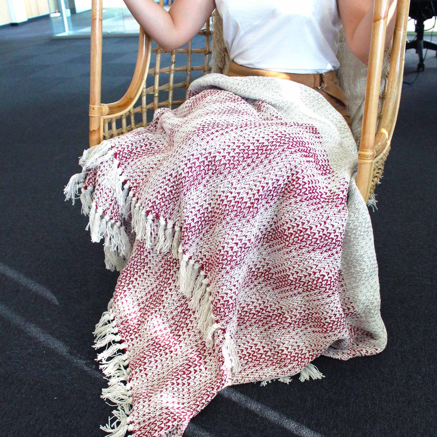 Ruby Weave Cozy Tassel Throw – Two-Tone Boho Charm