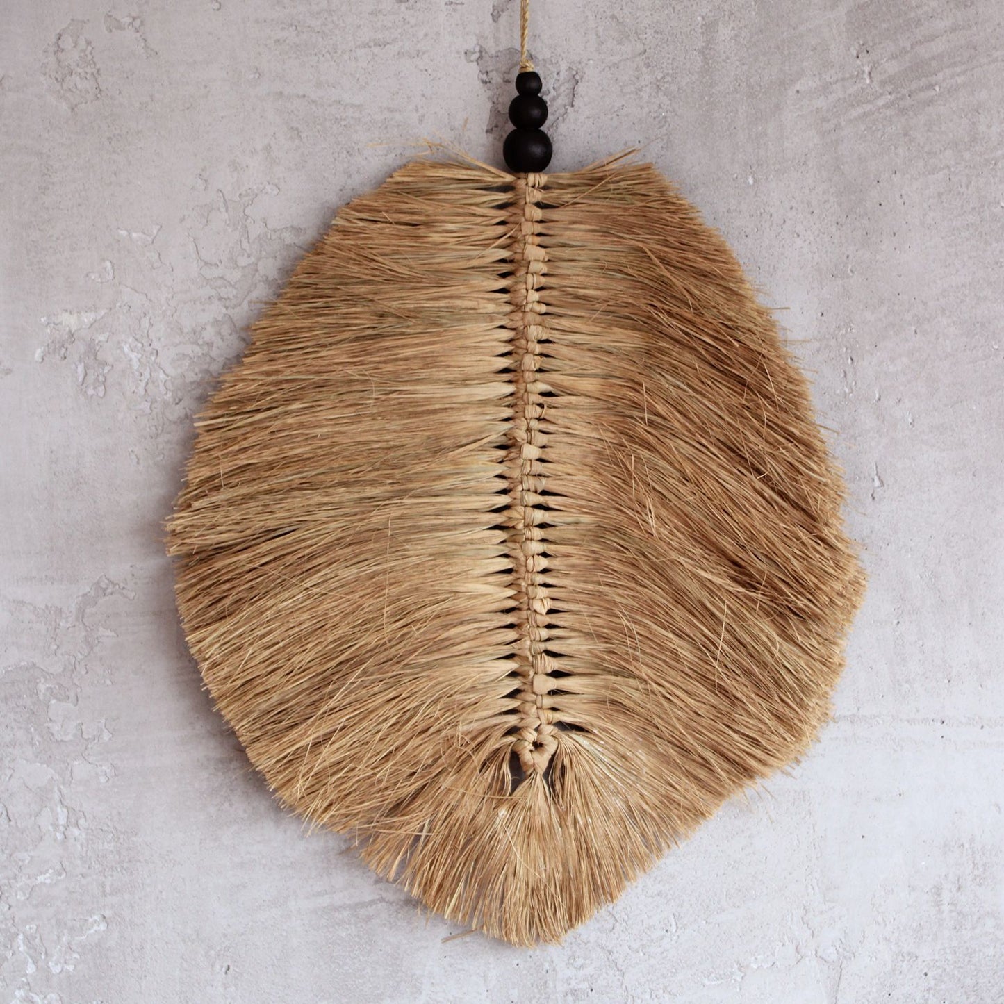 Hanging Raffa Leaf 35cm – lifestyle shot