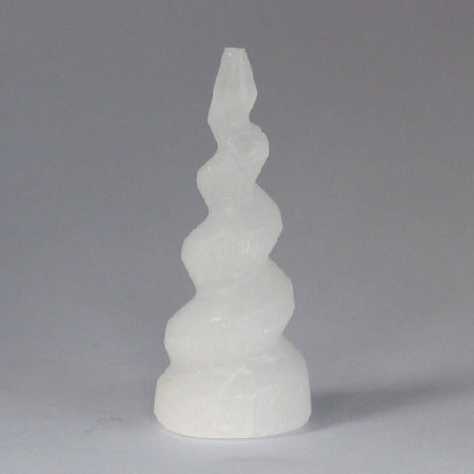 Selenite Spiral Unicorn Horn Tower - 10 cm – detail view