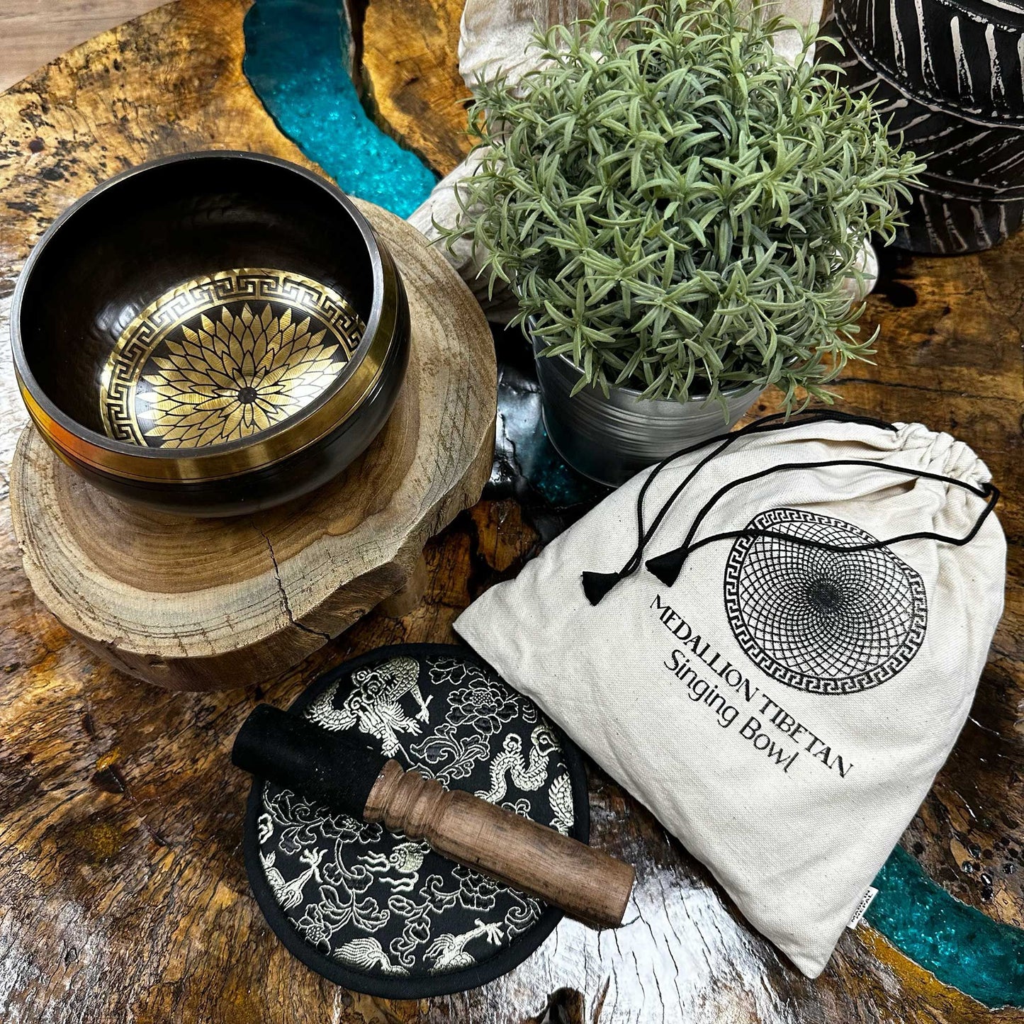 Hand Beaten & Engraved Singing Bowl Gift Set - 14cm - Round Medallions – detail view