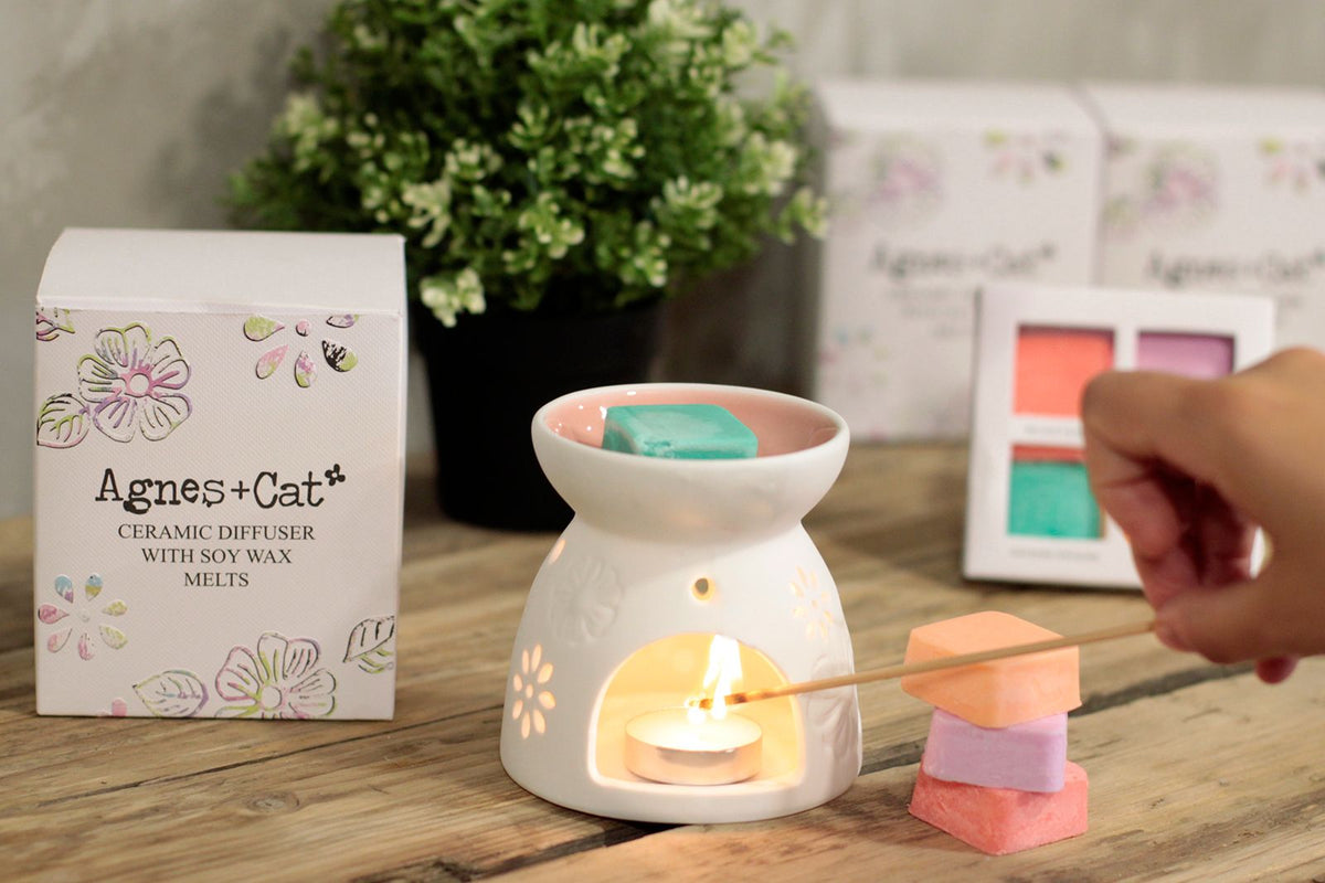 Ceramic Floral Wax Melt Burner with 4 Soy Wax Melts - Agnes + Cat
