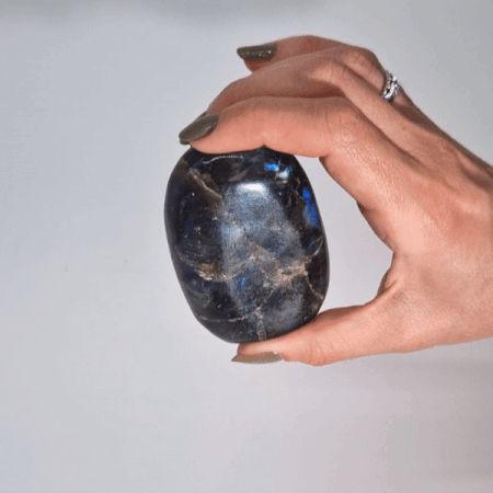 Madagascar Labradorite Tomb Stone (approx 80-100gms 50-70mm) – detail view