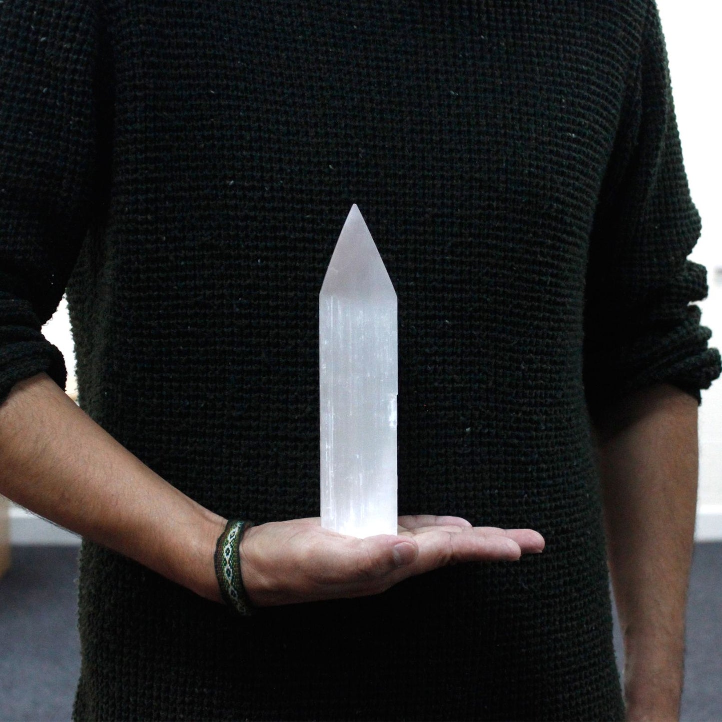 Selenite Pencil Point Tower - 20 cm – detail view