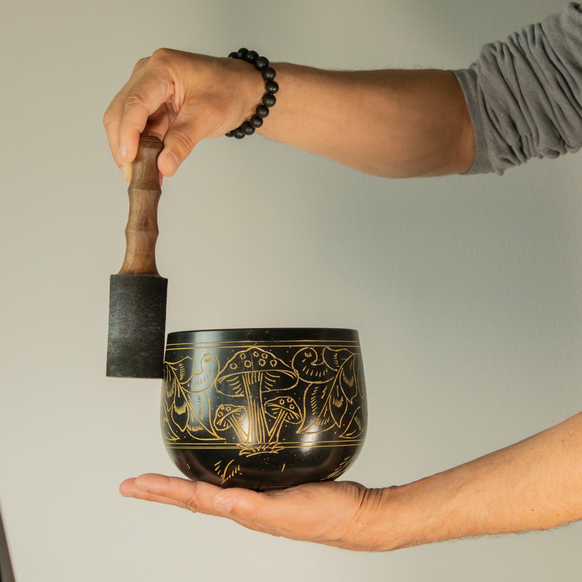 Cauldron Singing Bowl - Magic Mushroom - Yellow (15cm) – product image 7