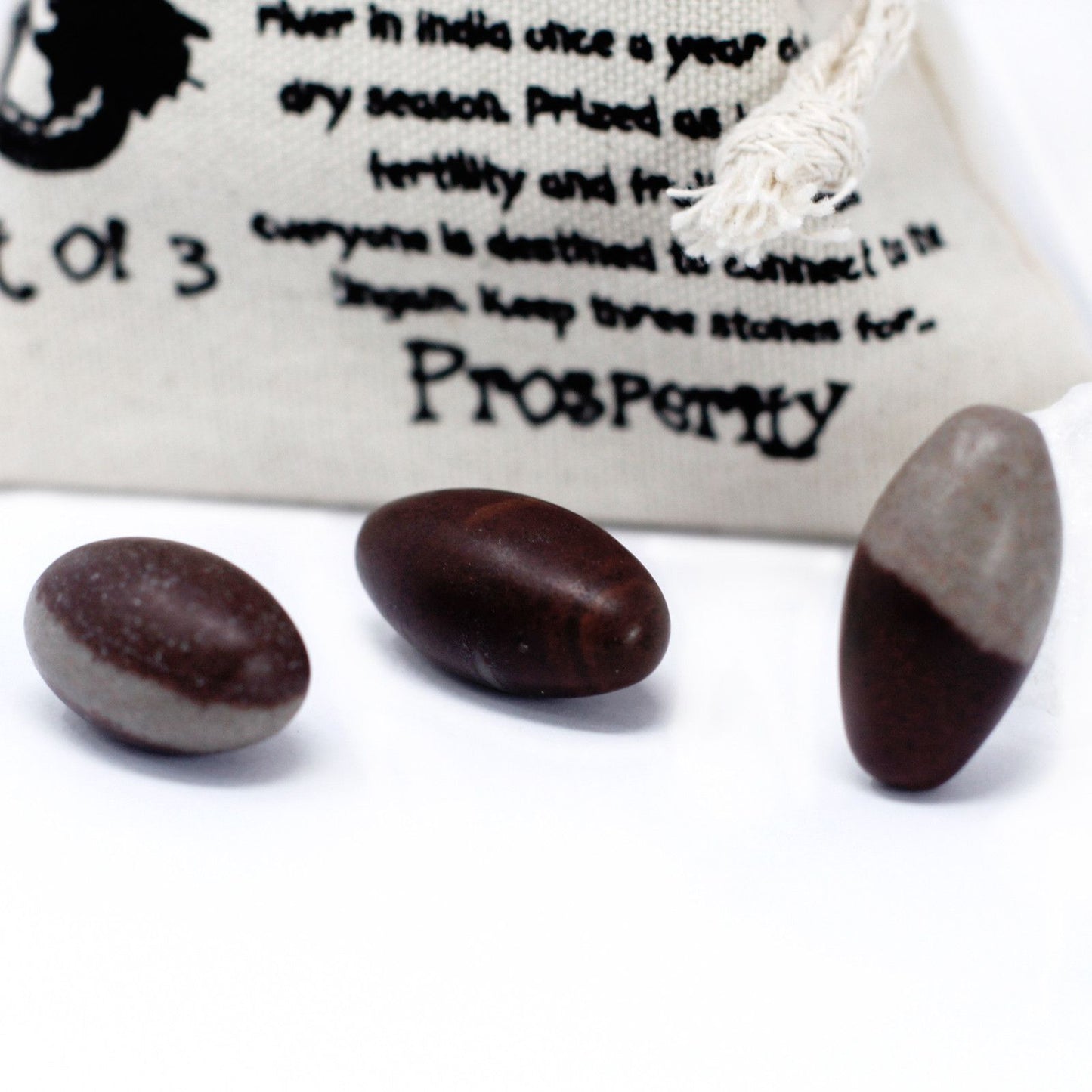 One Inch Lingam - 3 Stones – packaging