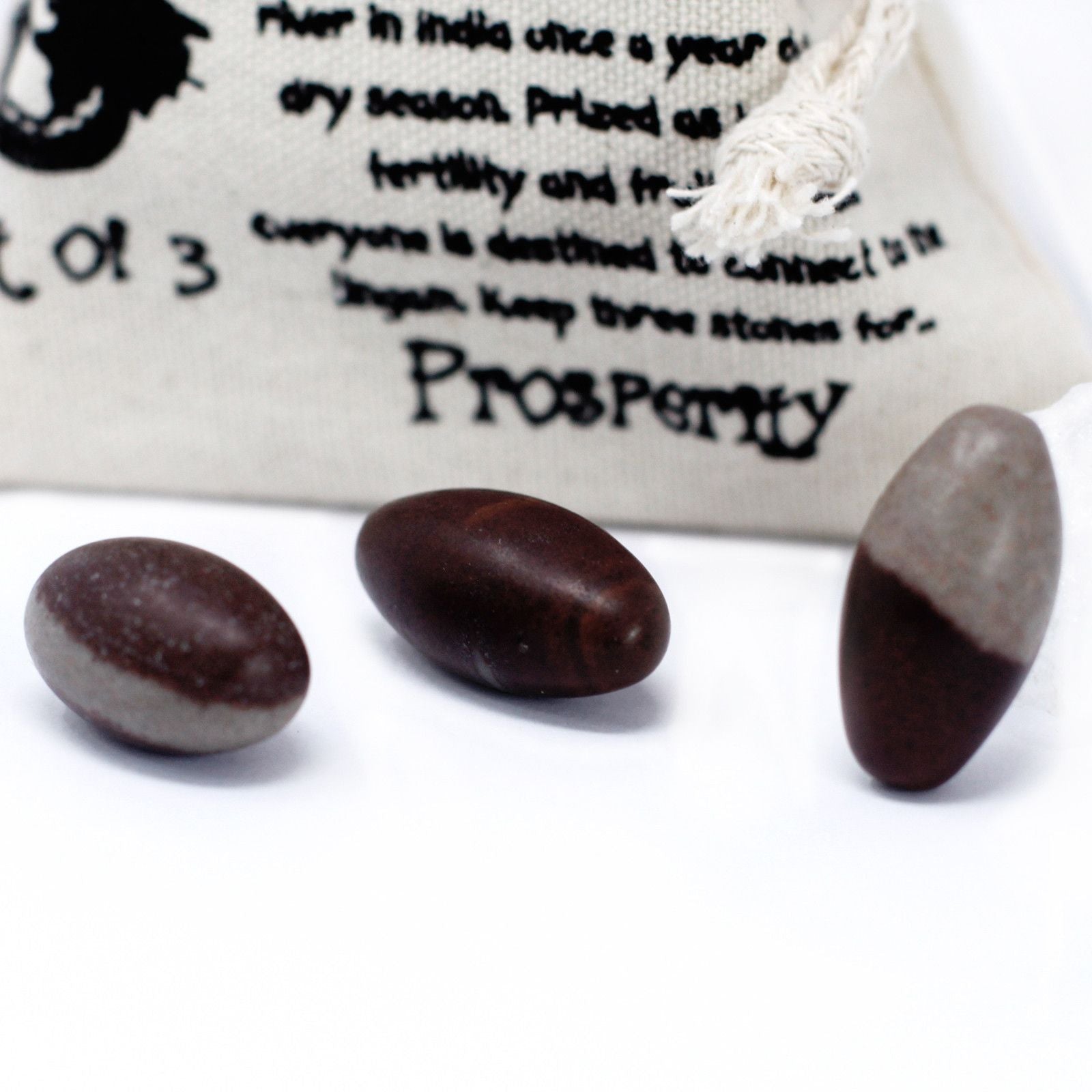One Inch Lingam - 3 Stones – packaging