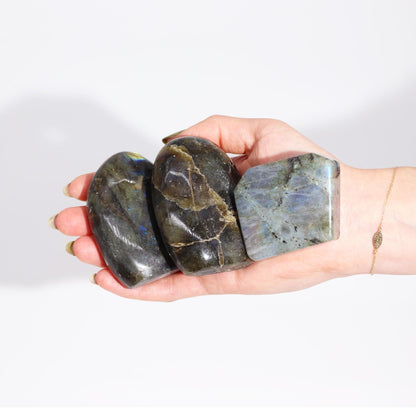 Madagascar Labradorite Tomb Stone (approx 80-100gms 50-70mm) – packaging