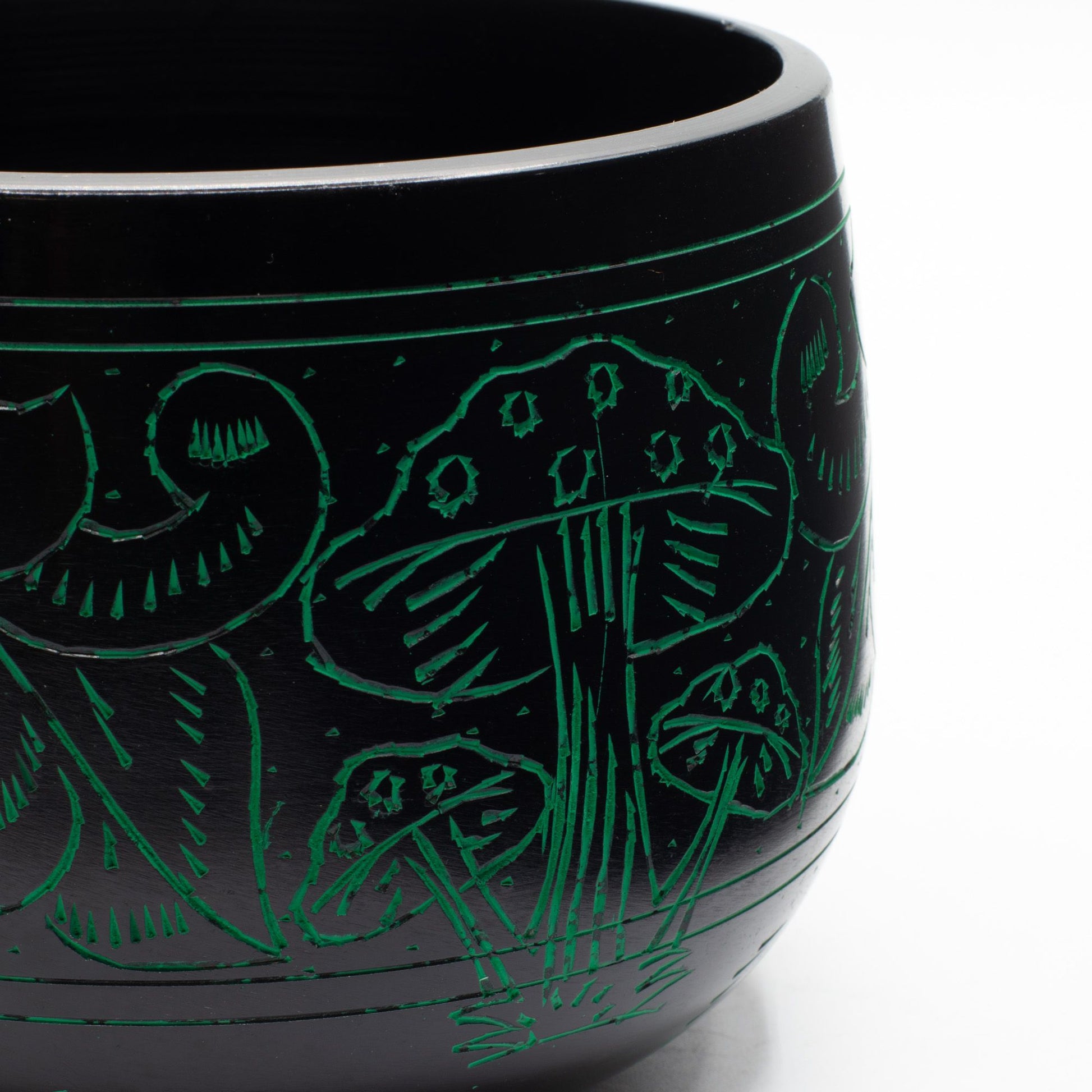 Cauldron Singing Bowl - Magic Mushroom - Green (15cm) – lifestyle shot