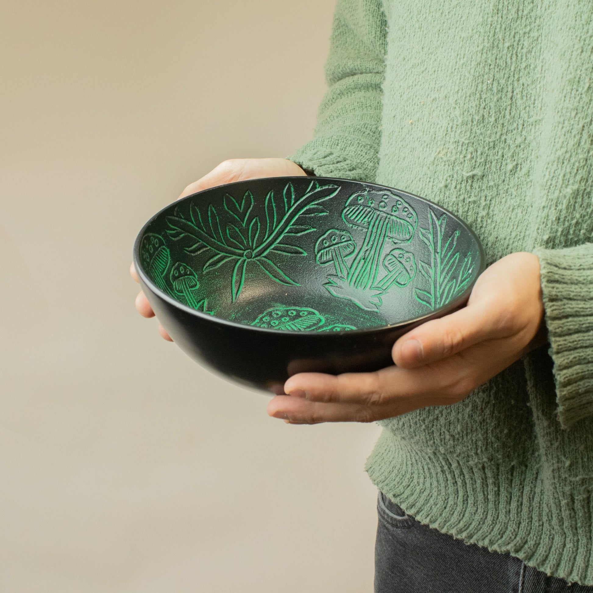 Aluminum Singing Bowl - Magic Mushroom - Green (20cm) – product image 5