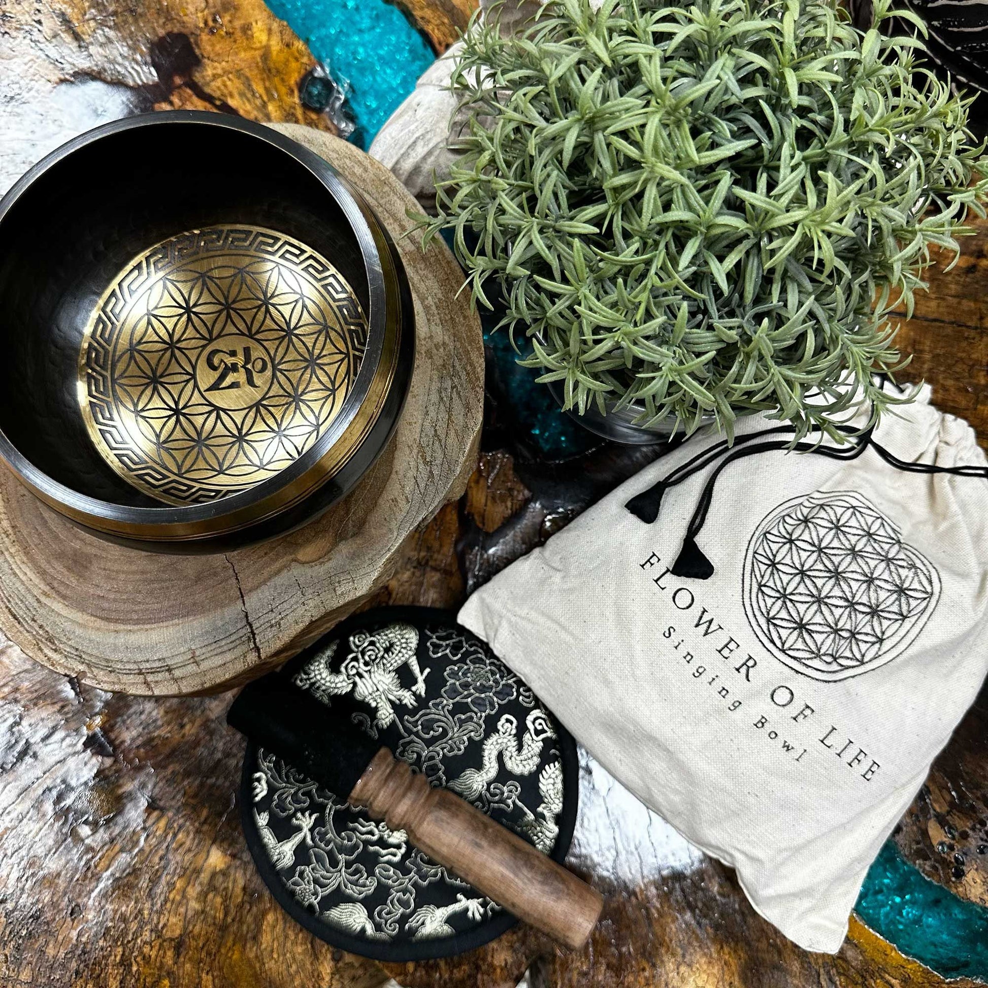 Hand Beaten & Engraved Singing Bowl Gift Set - 14cm - Flower of Life – detail view