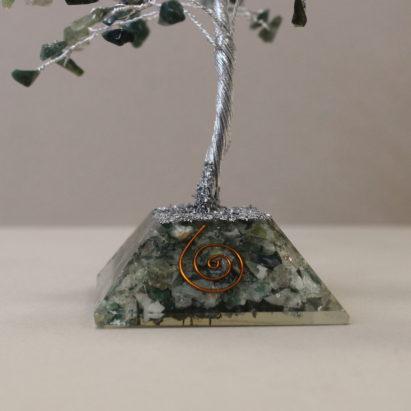 Gemstone Tree with Organite Base - 160 Stone - Moss Agate – packaging