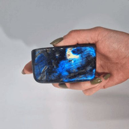 Madagascar Labradorite Medium Stone (approx 250-300gms 80-100mm) – detail view
