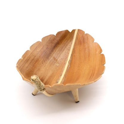 Curved Artisan Serving Bowl – Natural Wood Finish – detail view