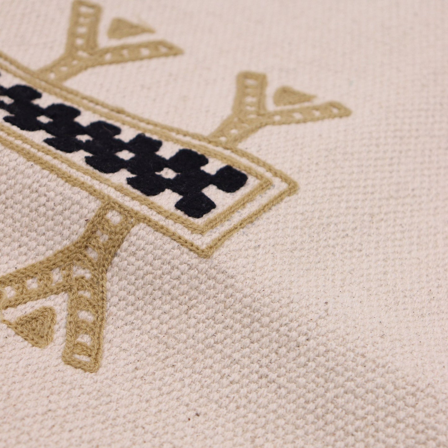 Desert Heritage Berber Cushion Cover – 45x45 cm – detail view