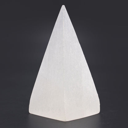 Selenite Pyramid - 10 cm – detail view