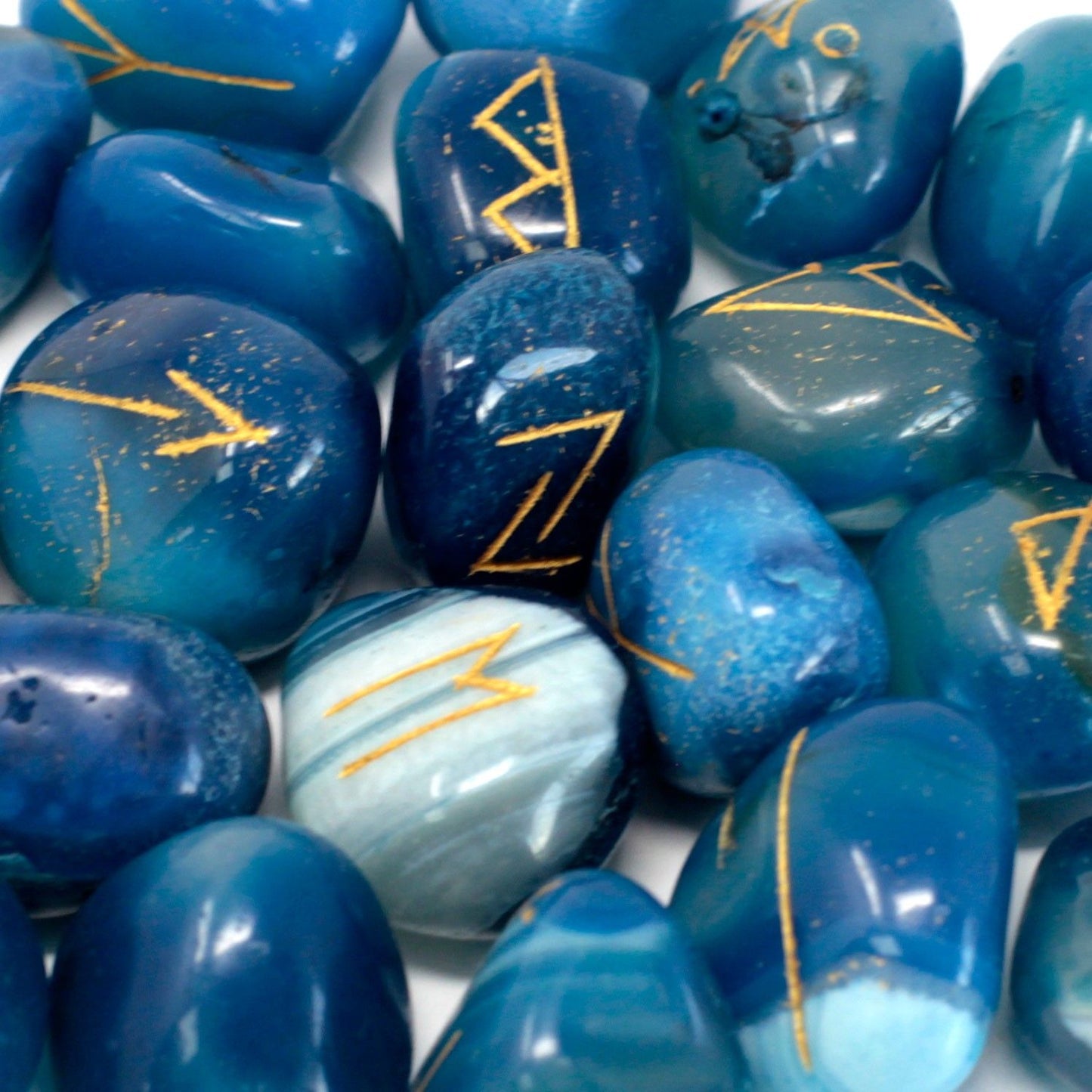 Runes Stone Set in Pouch - Blue Onyx – detail view