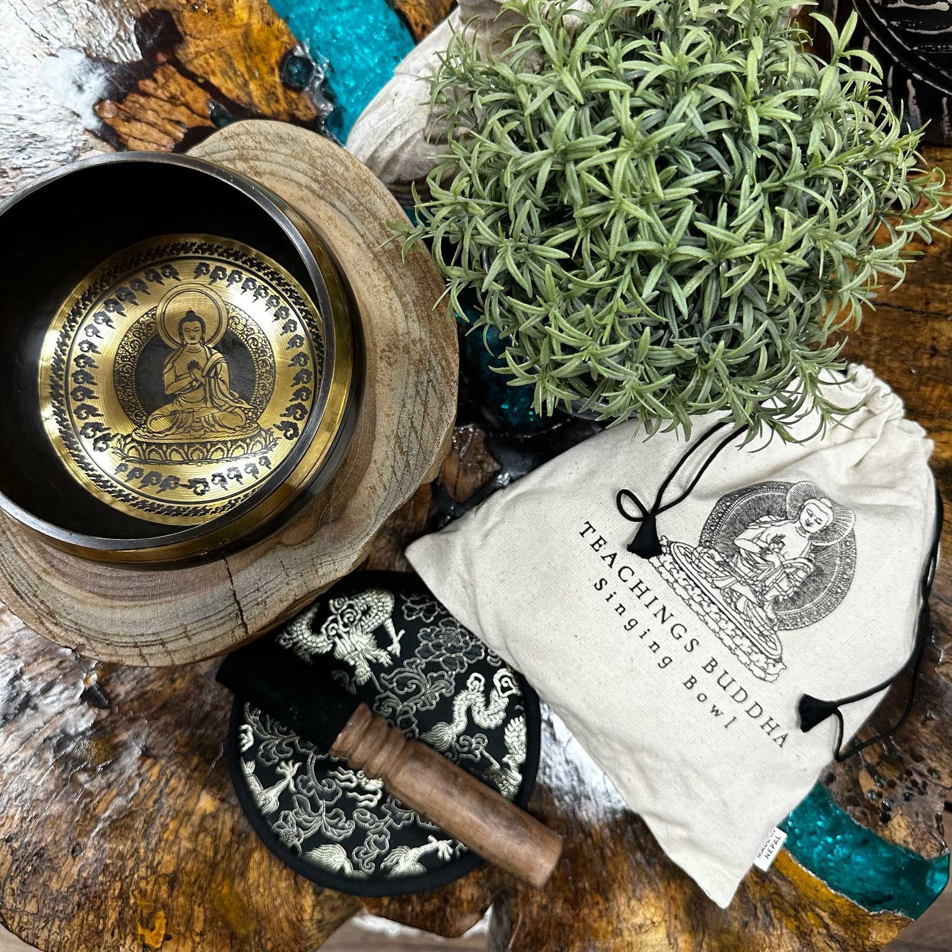 Hand Beaten & Engraved Singing Bowl Gift Set - 14cm - Teachings Buddha – detail view