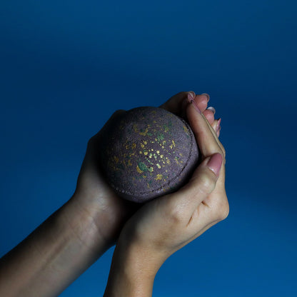 Dubai Bath Bomb - Emerald Oudh Truffle – lifestyle shot