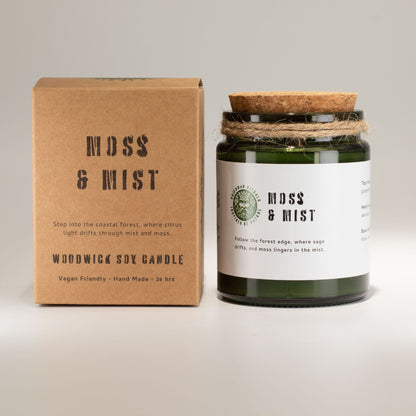 Greenman Woodwick Soy Candle - Moss & Mist – detail view