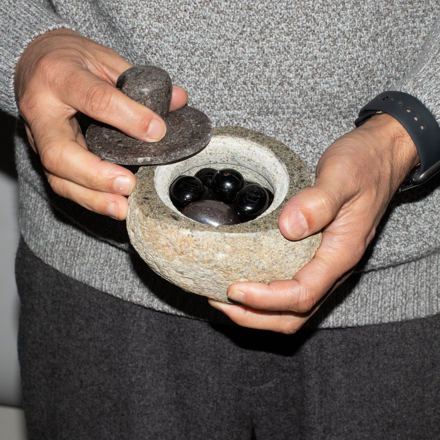 Natural Riverstone Grounding Pot -Medium (aprox 12x8cm) – packaging