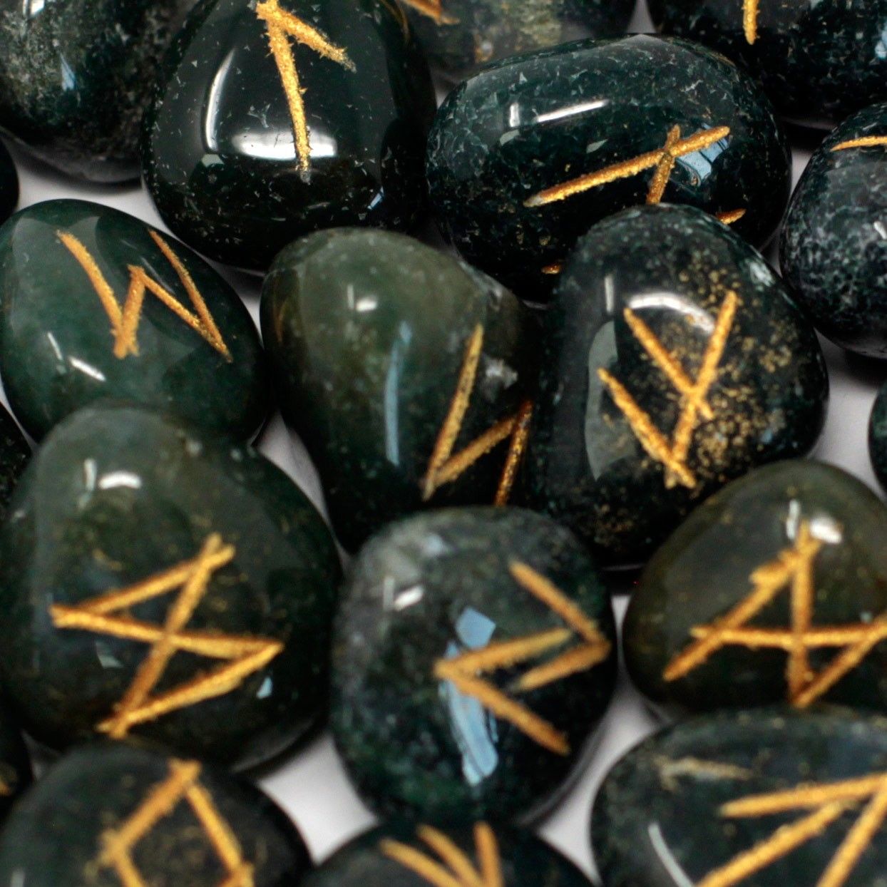 Runes Stone Set in Pouch  - Bloodstone – detail view