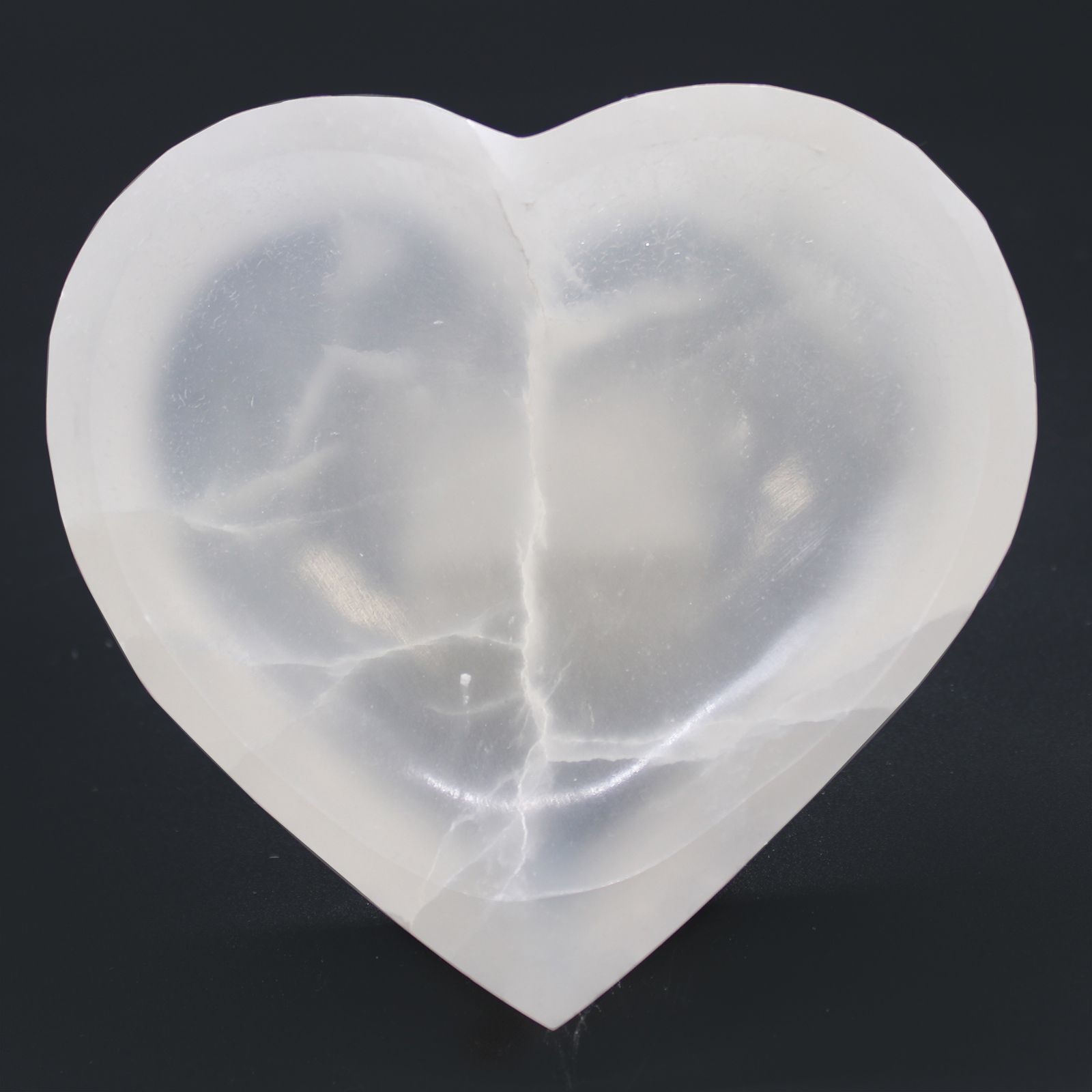 Selenite Heart Bowl - 15cm – detail view