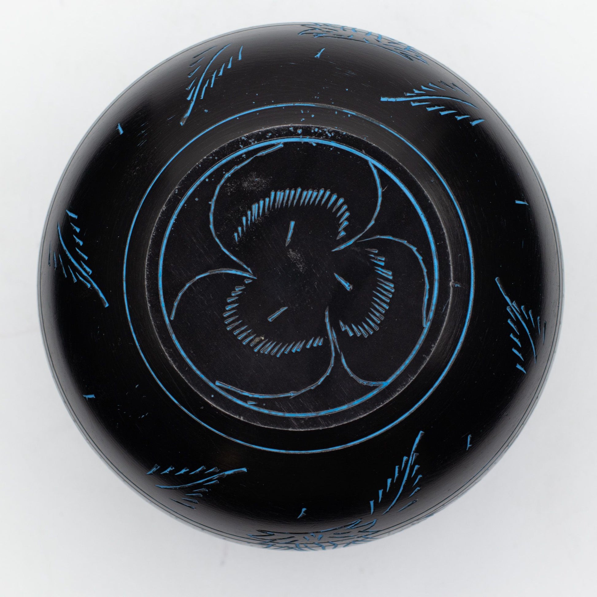 Cauldron Singing Bowl - Magic Mushroom - Blue (15cm) – detail view