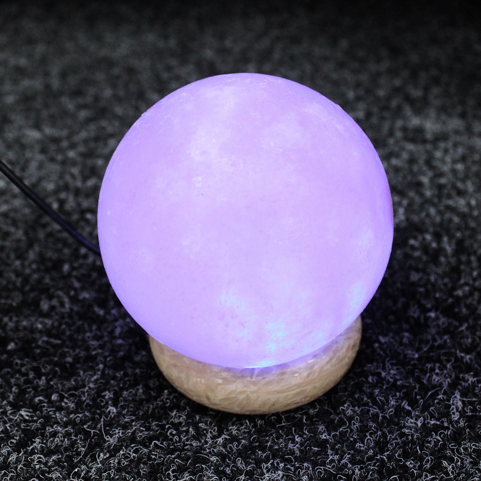 Quality USB Ball Salt Lamp - 8 cm (multi) – lifestyle shot