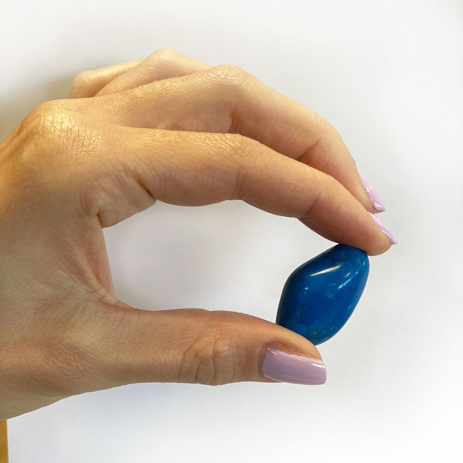 M Tumble Stone - Blue Howlite – detail view