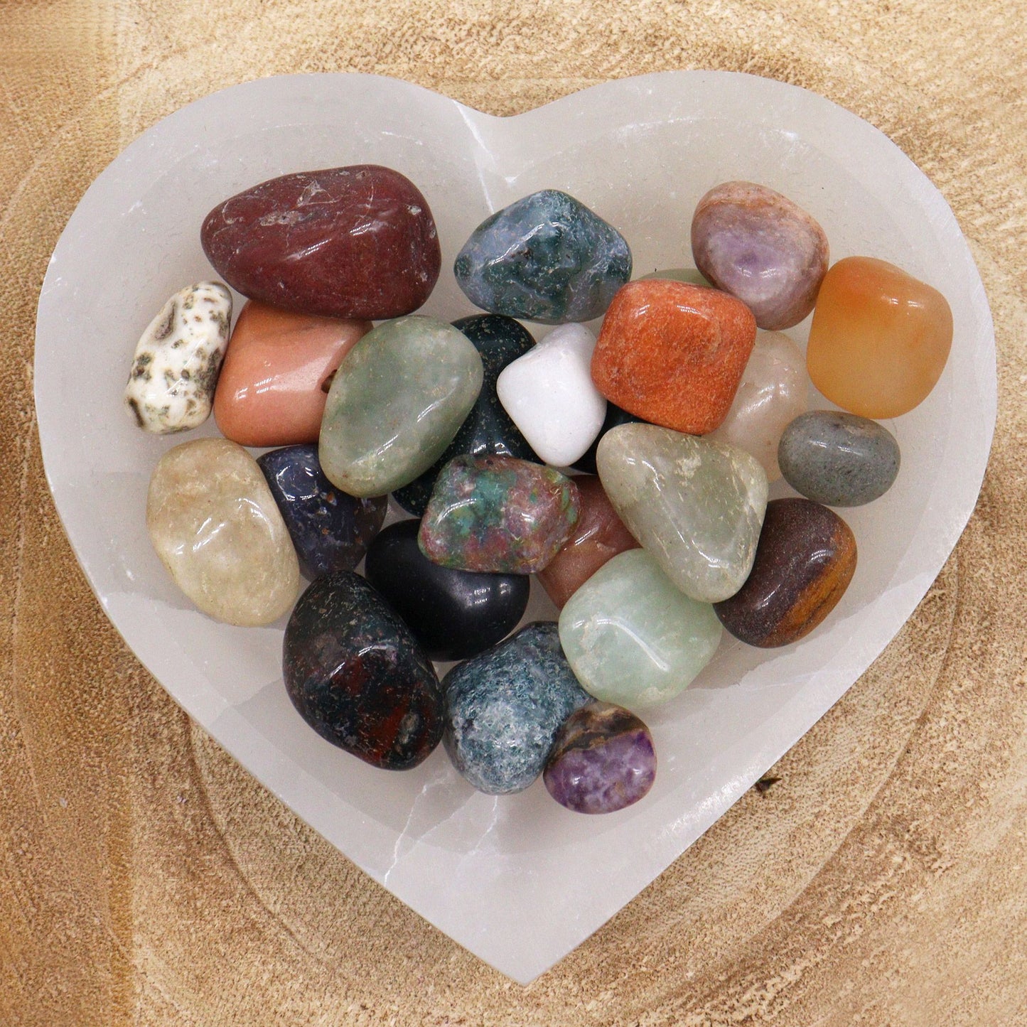 Mixed Gemstones 1kg – lifestyle shot