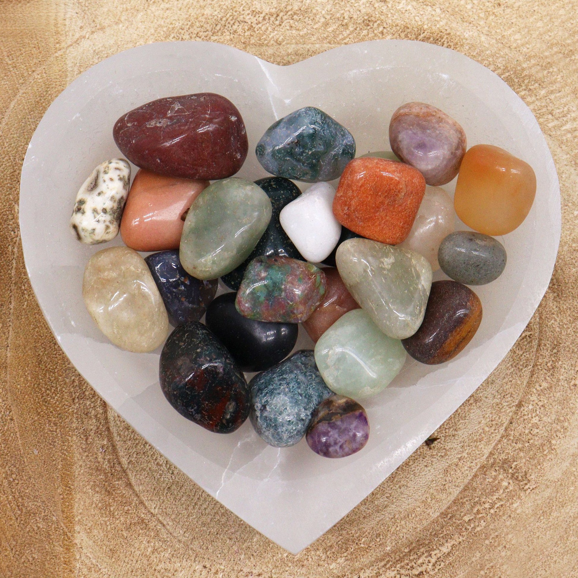Mixed Gemstones 1kg – lifestyle shot