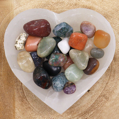 Mixed Gemstones 1kg – lifestyle shot
