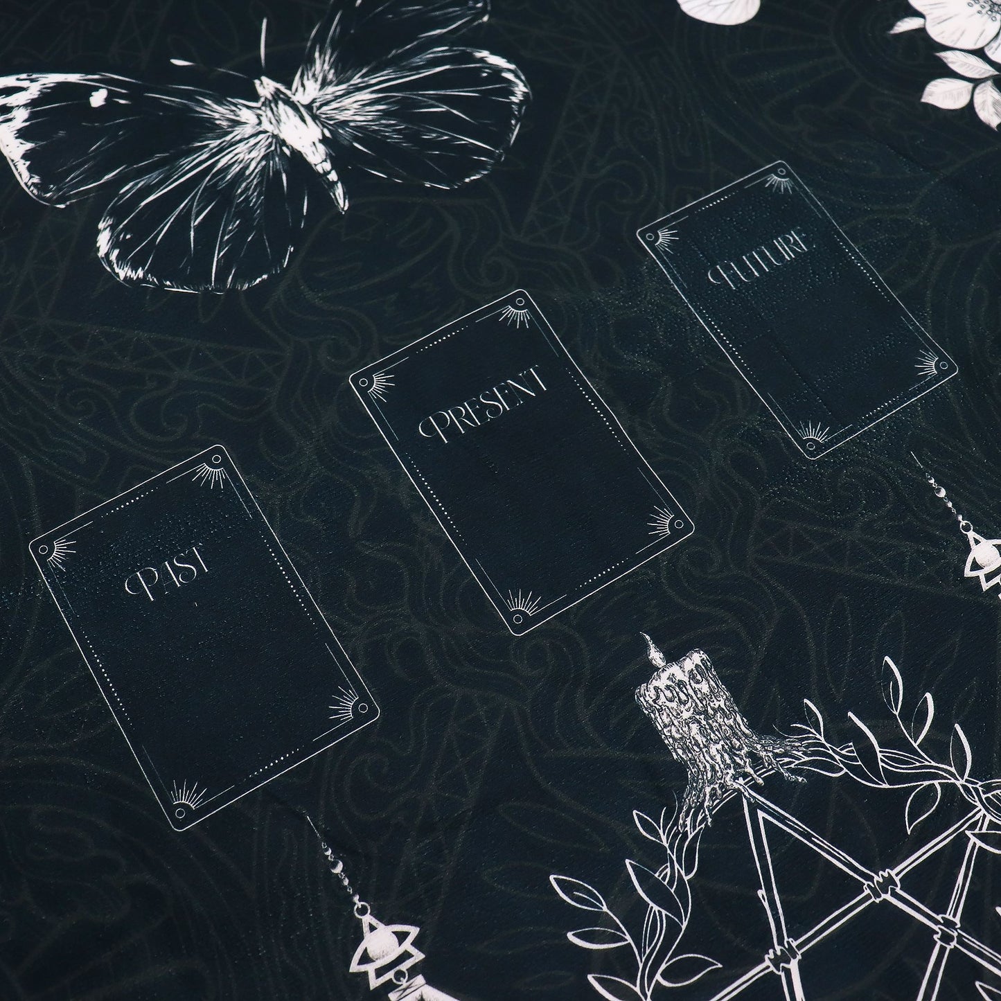 Ancient Witch - Tarot Reading Cloth (75 × 75 cm) – detail view