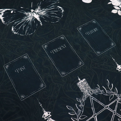 Ancient Witch - Tarot Reading Cloth (75 × 75 cm) – detail view