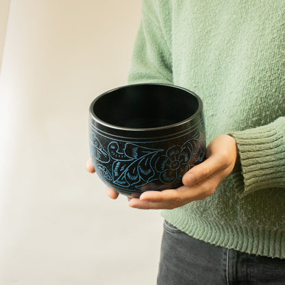 Cauldron Singing Bowl - Magic Mushroom - Blue (15cm) – lifestyle shot