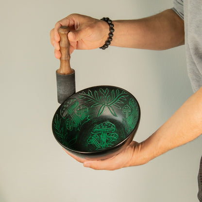 Aluminum Singing Bowl - Magic Mushroom - Green (20cm) – detail view