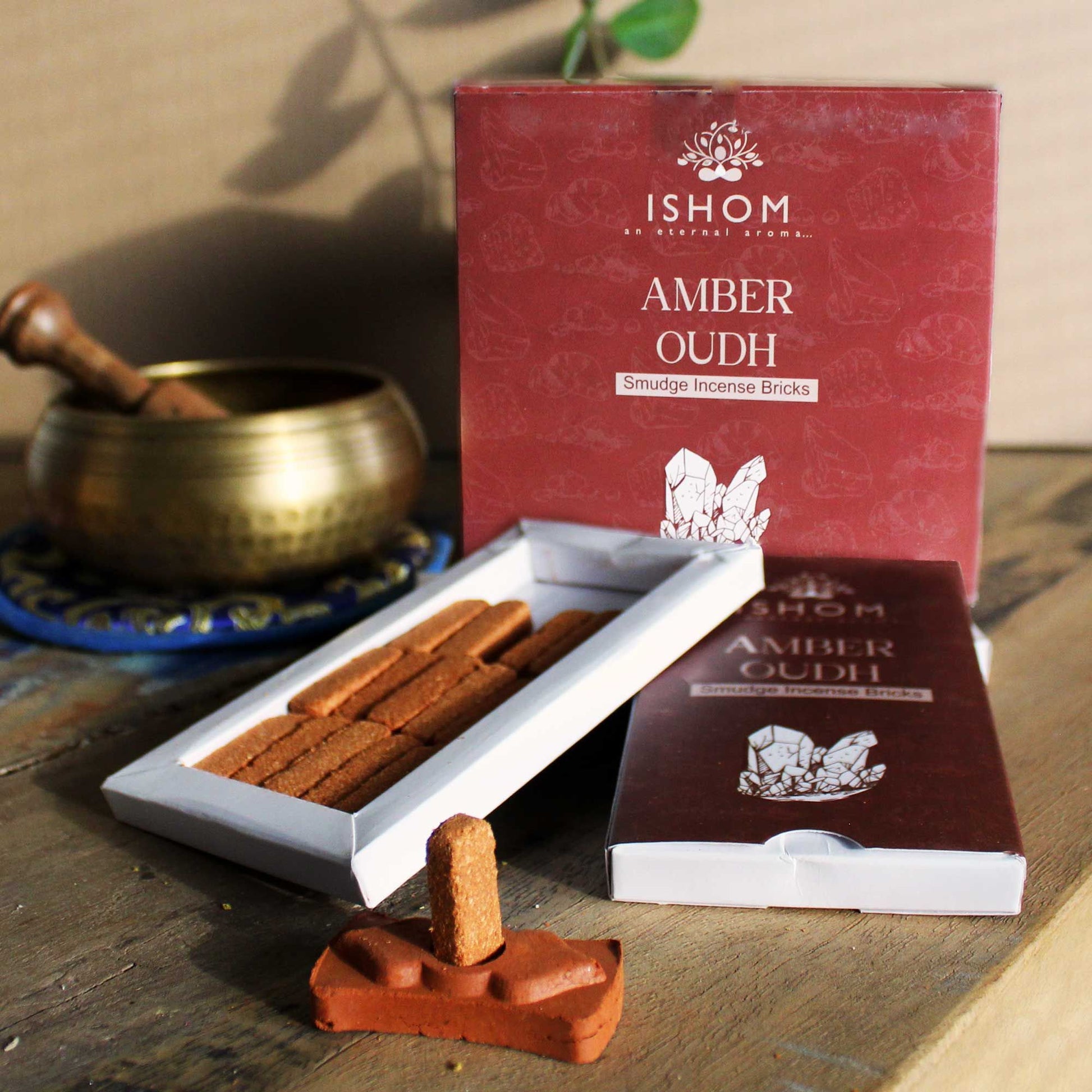 Pack of 15 Natural Incense Smudge Bricks and Burner - Amber Wood – detail view