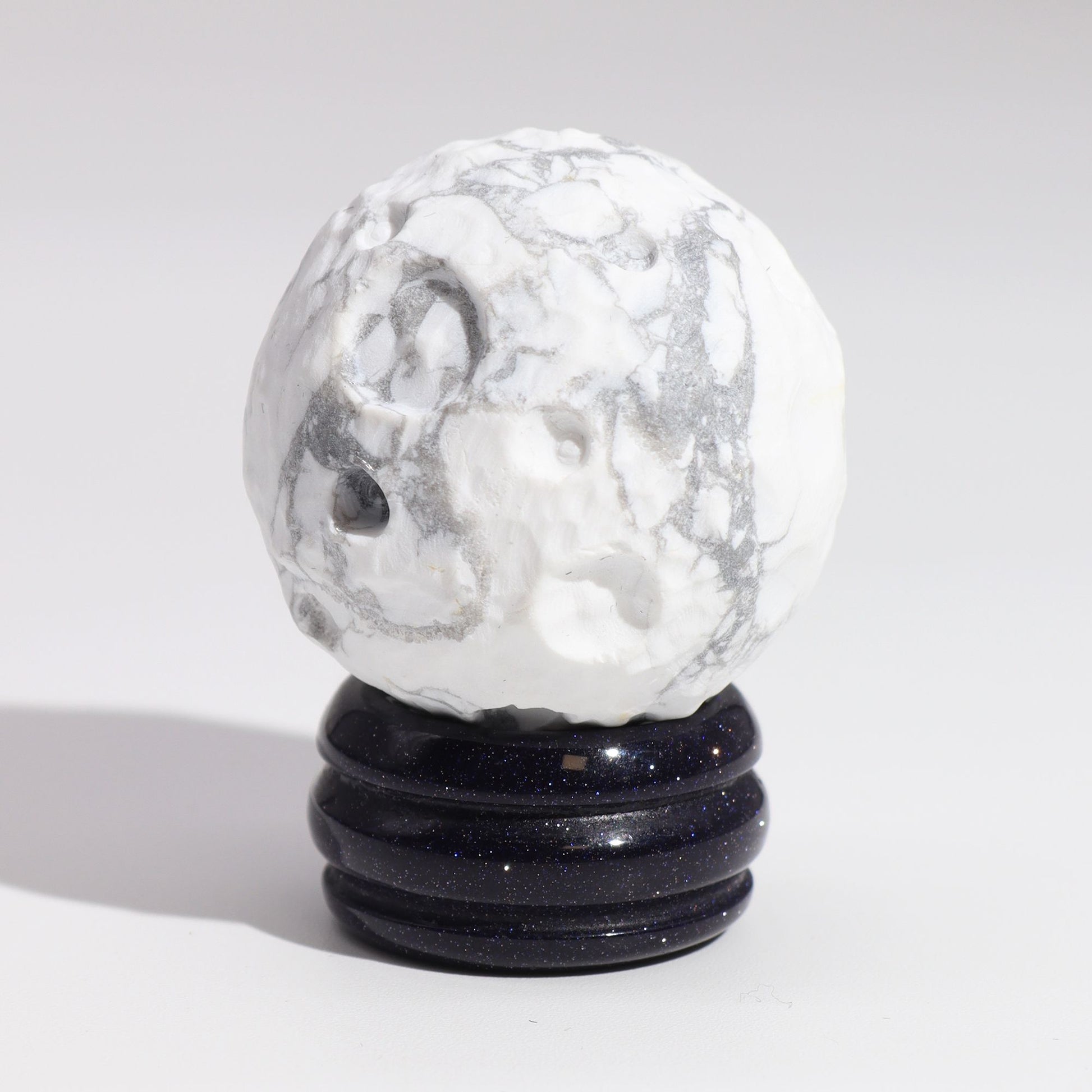 White Howlite Planet on a Sola Goldstone Stand (MOON) – detail view