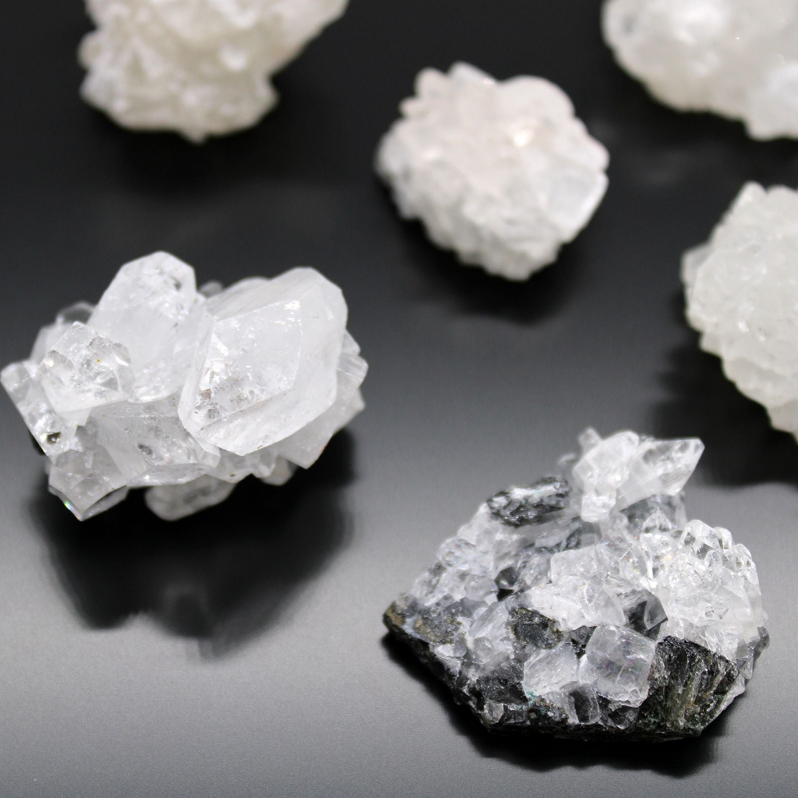 White Apophyllite Clusters 20-30mm – product image 6