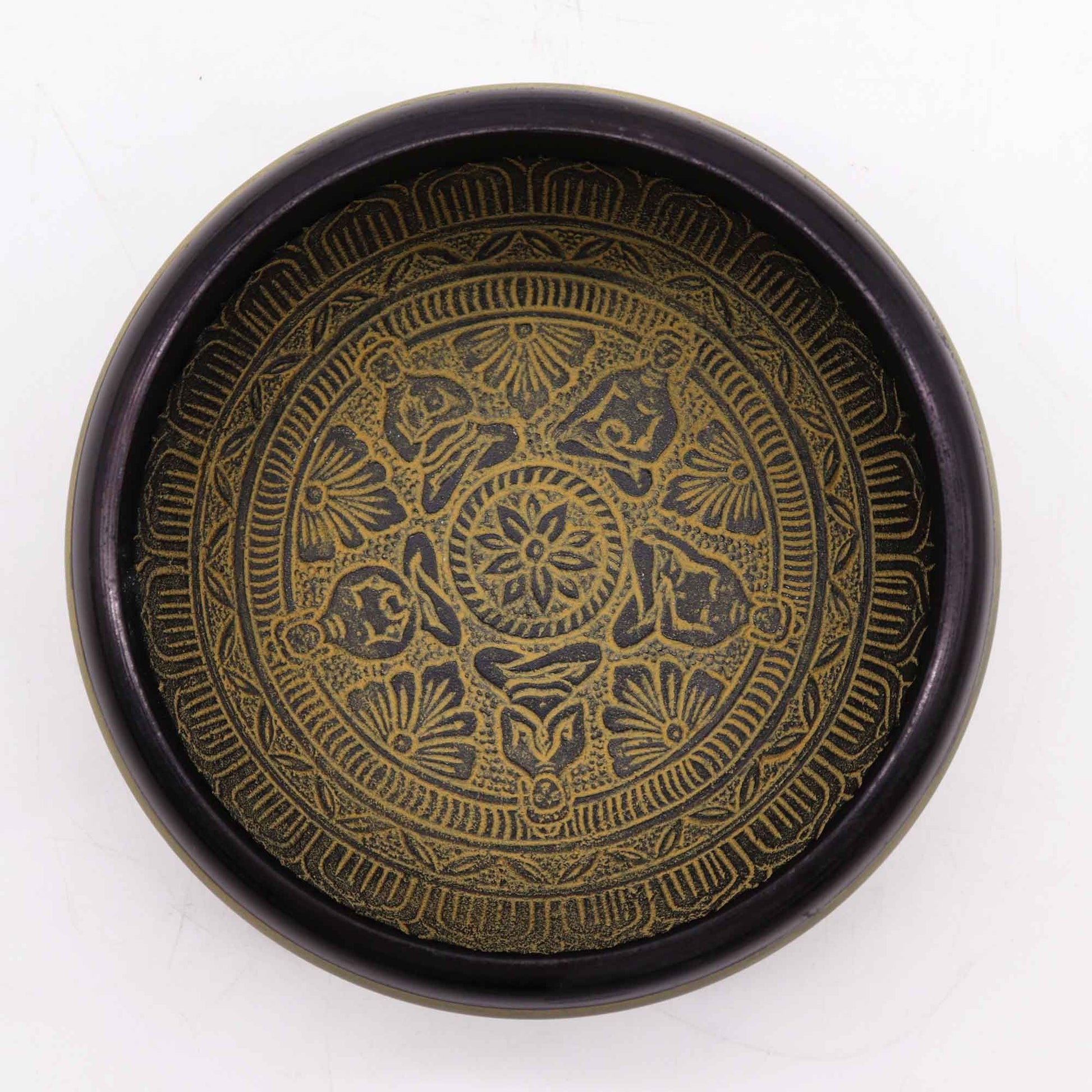 Earth Powder Singing Bowl - Mantra Five Buddha - 16cm – lifestyle shot