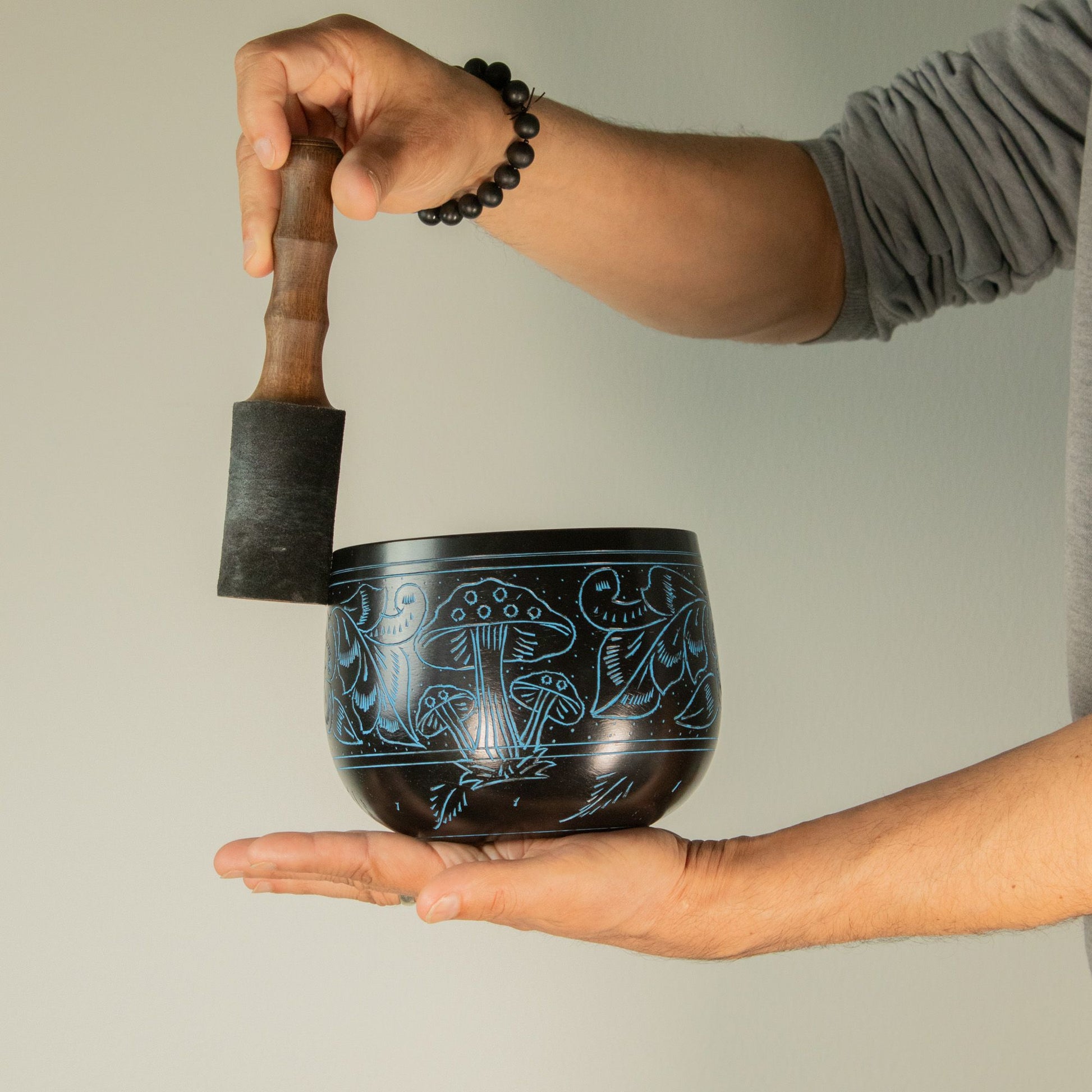 Cauldron Singing Bowl - Magic Mushroom - Blue (15cm) – product image 8
