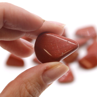 M Tumble Stone - Jasper - Red – detail view