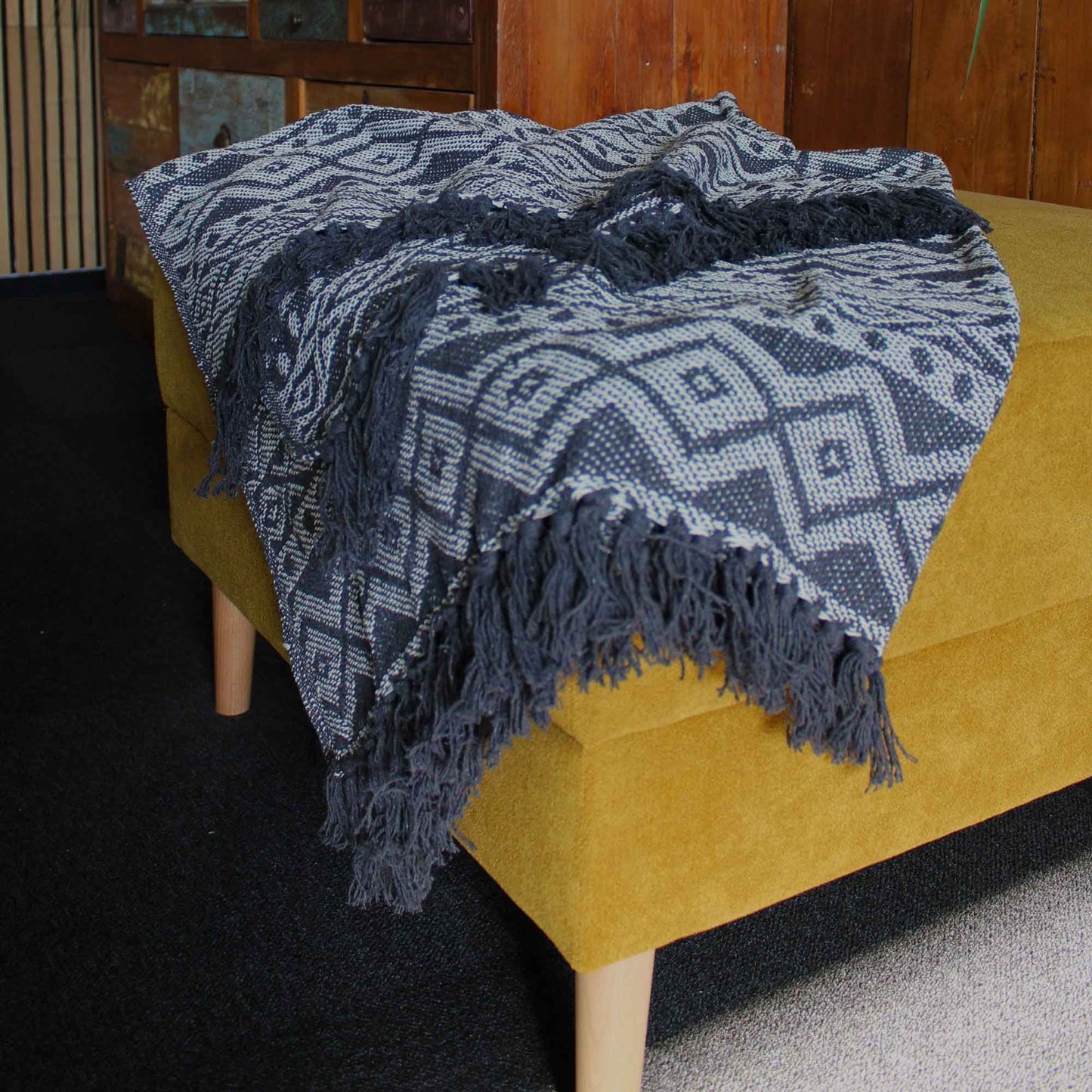 Shadow-Weave Throw – Grey Geometric Tassel Blanket