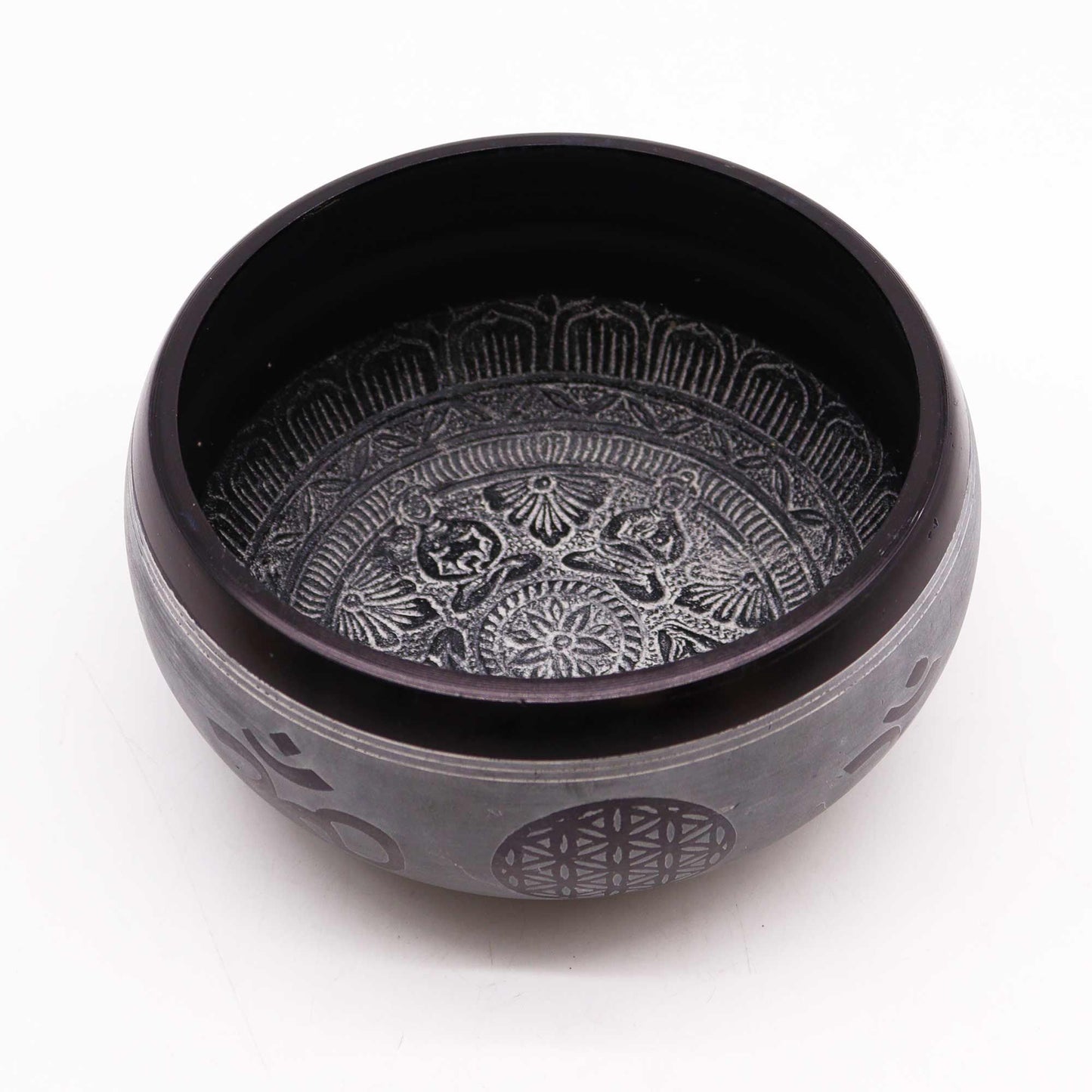 Earth Powder Singing Bowl - Om Five Buddha - 16cm – detail view