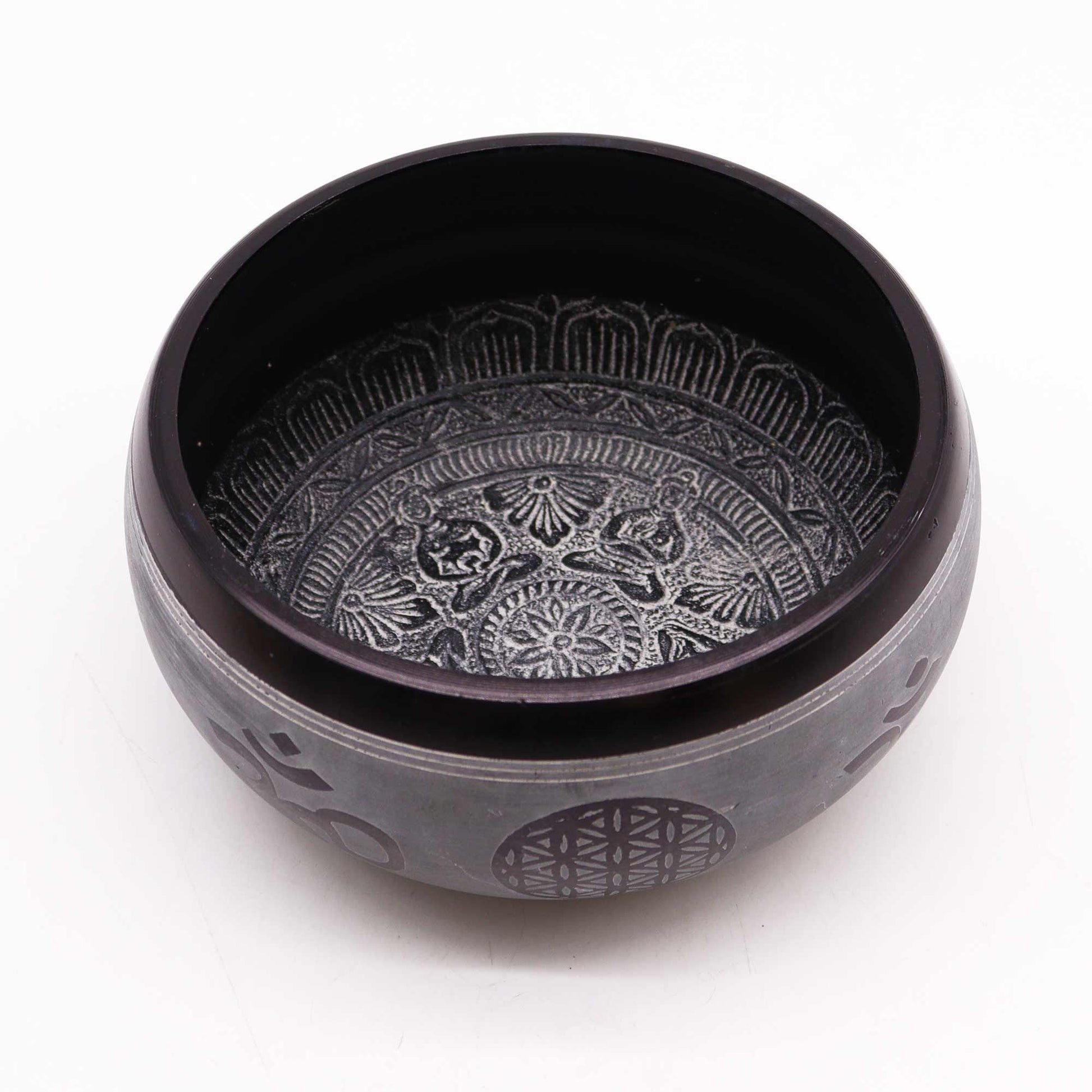 Earth Powder Singing Bowl - Om Five Buddha - 16cm – detail view