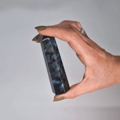 Madagascar Labradorite Point (approx 50-65gm 100x28mm) – detail view