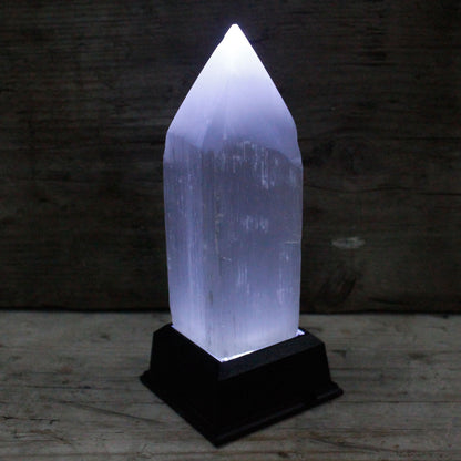 Selenite Pencil Point Tower - 15 cm – lifestyle shot