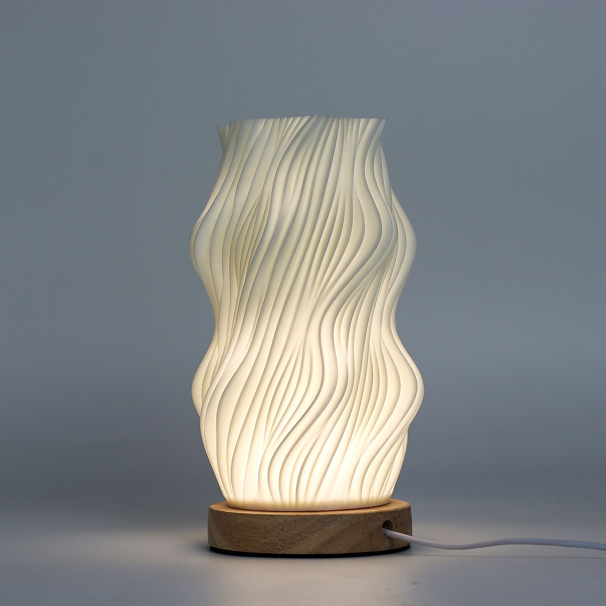 New Wave Lamp - USB (C) - 3 settings - Star Twisted – lifestyle shot