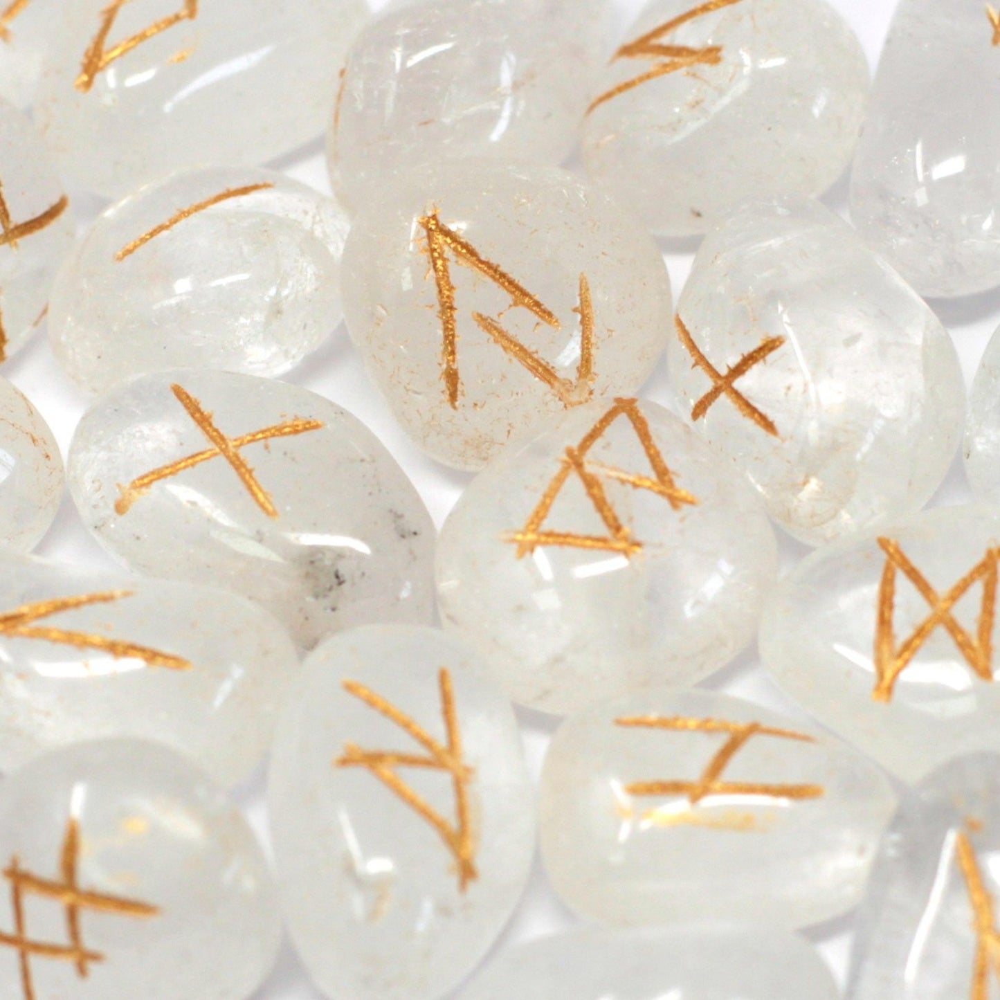 Runes Stone Set in Pouch  - Crystal – detail view