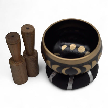Moon Phase Singing Bowl Set- Black 10.7cm – detail view